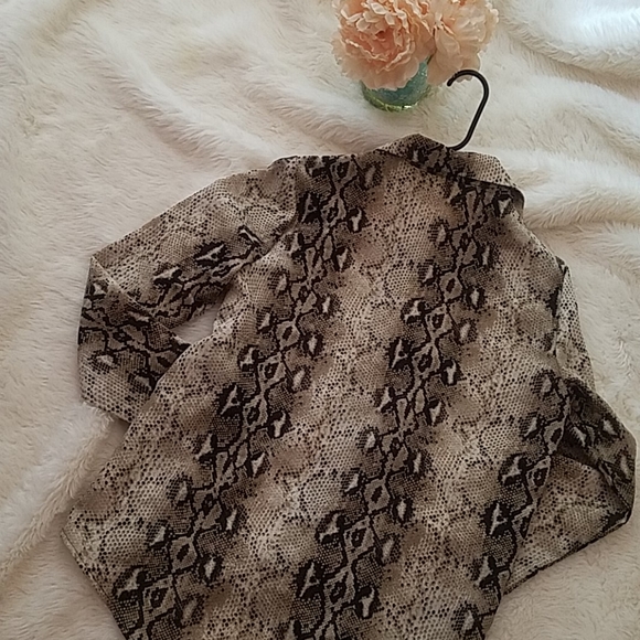 Snakeskin blouse - Picture 3 of 5